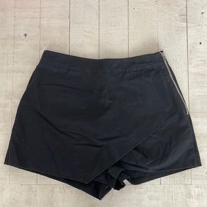 Black skirt size S.